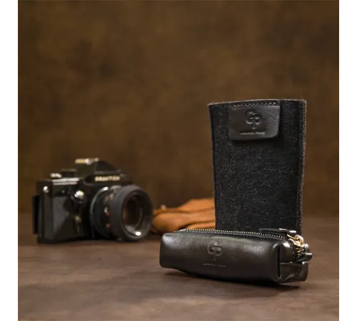 Шкіряна ключниця GRANDE PELLE 11387 Чорний