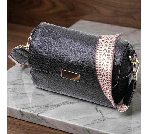 Класична шкіряна сумка з оригінальною плечовою лямкою Vintage 22405 Чорна
