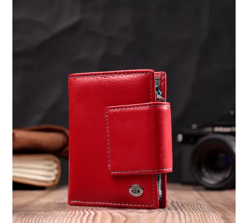 Яскравий шкіряний гаманець для жінок з цікавою монетницею ST Leather 19448 Червоний