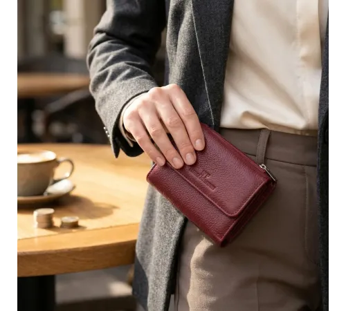 Жіночий шкіряний гаманець для карток купюр та монет ST Leather 19492 Бордовий