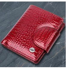 Лакований гаманець для жінок середнього розміру ST Leather 22685 Червоний