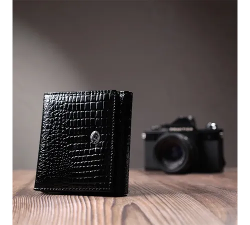 Компактний жіночий гаманець з натуральної лакованої шкіри ST Leather 22688 Чорний