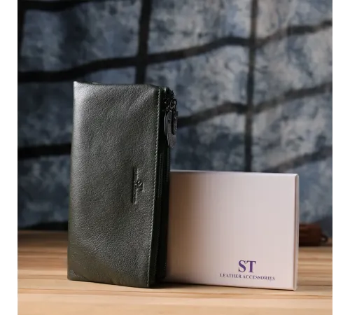 Красивий шкіряний гаманець на три відділення ST Leather 23110 Зелений