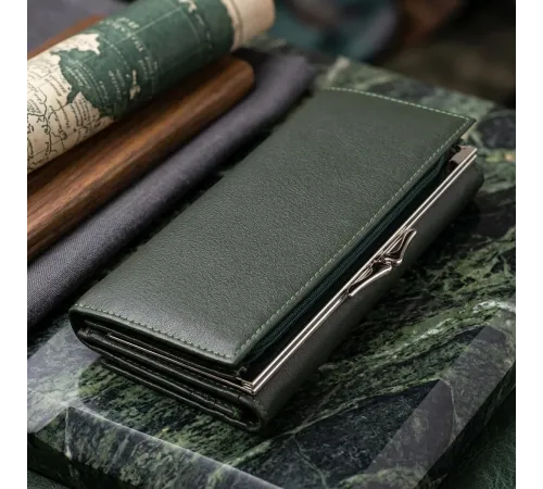 Місткий жіночий гаманець на магнітах із натуральної шкіри ST Leather 23115 Зелений